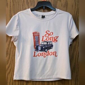 Cute "So Long London" Cropped Graphic T. Fits Like a Small.